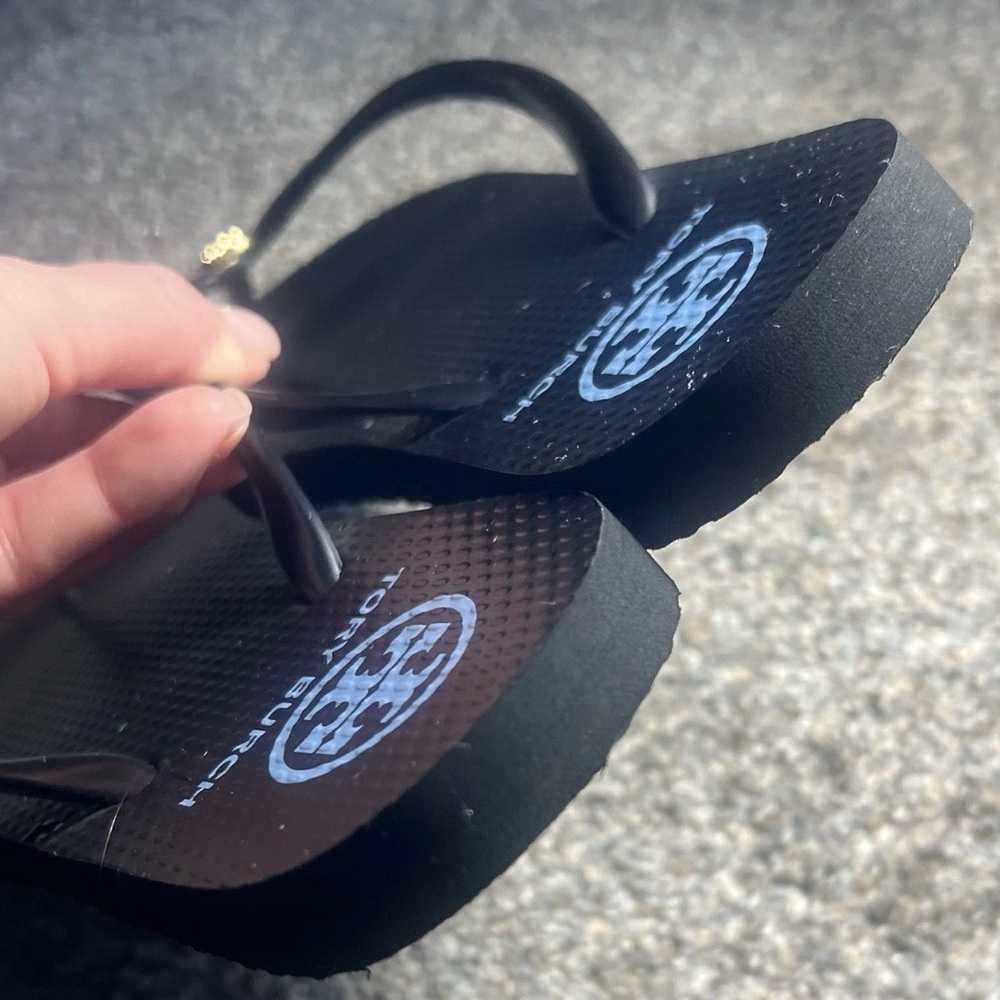 NWOT Tory Burch Black women Flip Flops Size 6,5 - Picture 4 of 6
